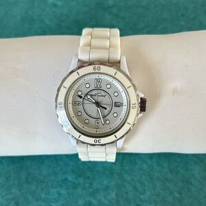 Eddie Bauer white wrist watch with rubber strap